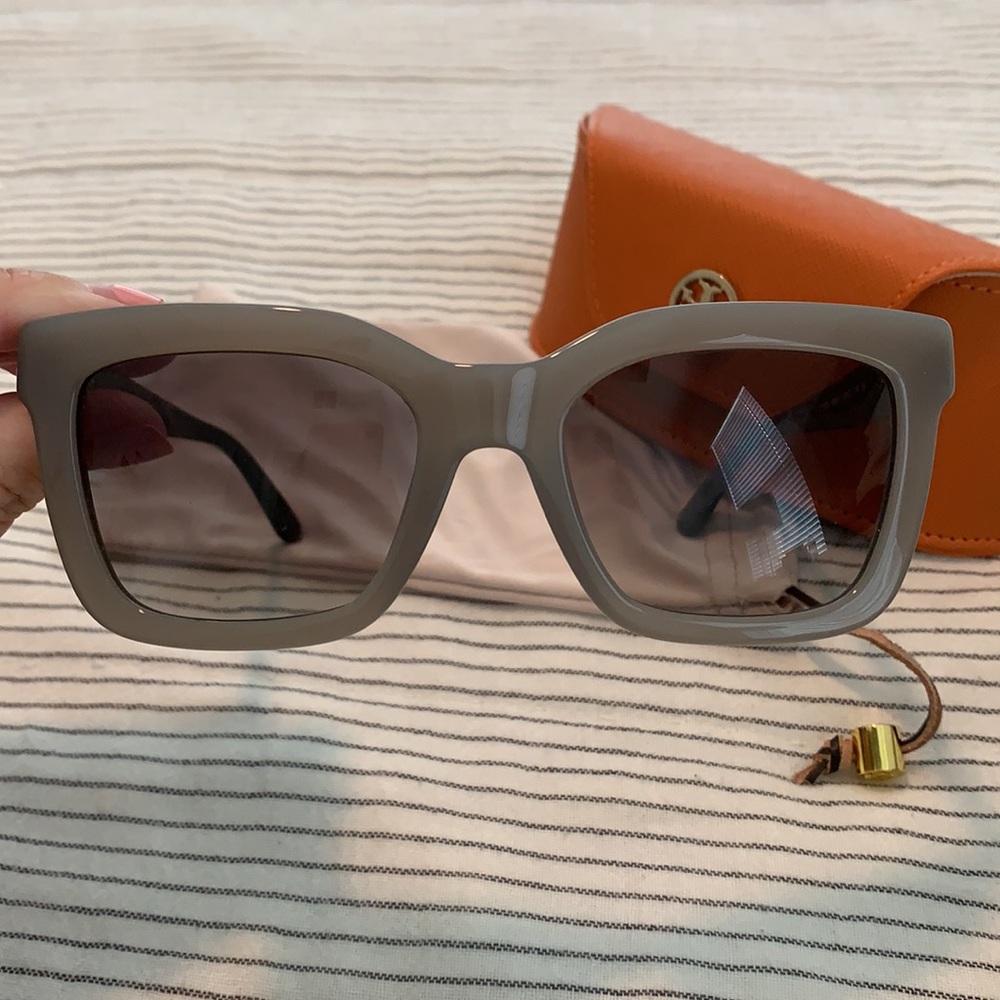 Tory Burch Sunglasses - Picture 4 of 4
